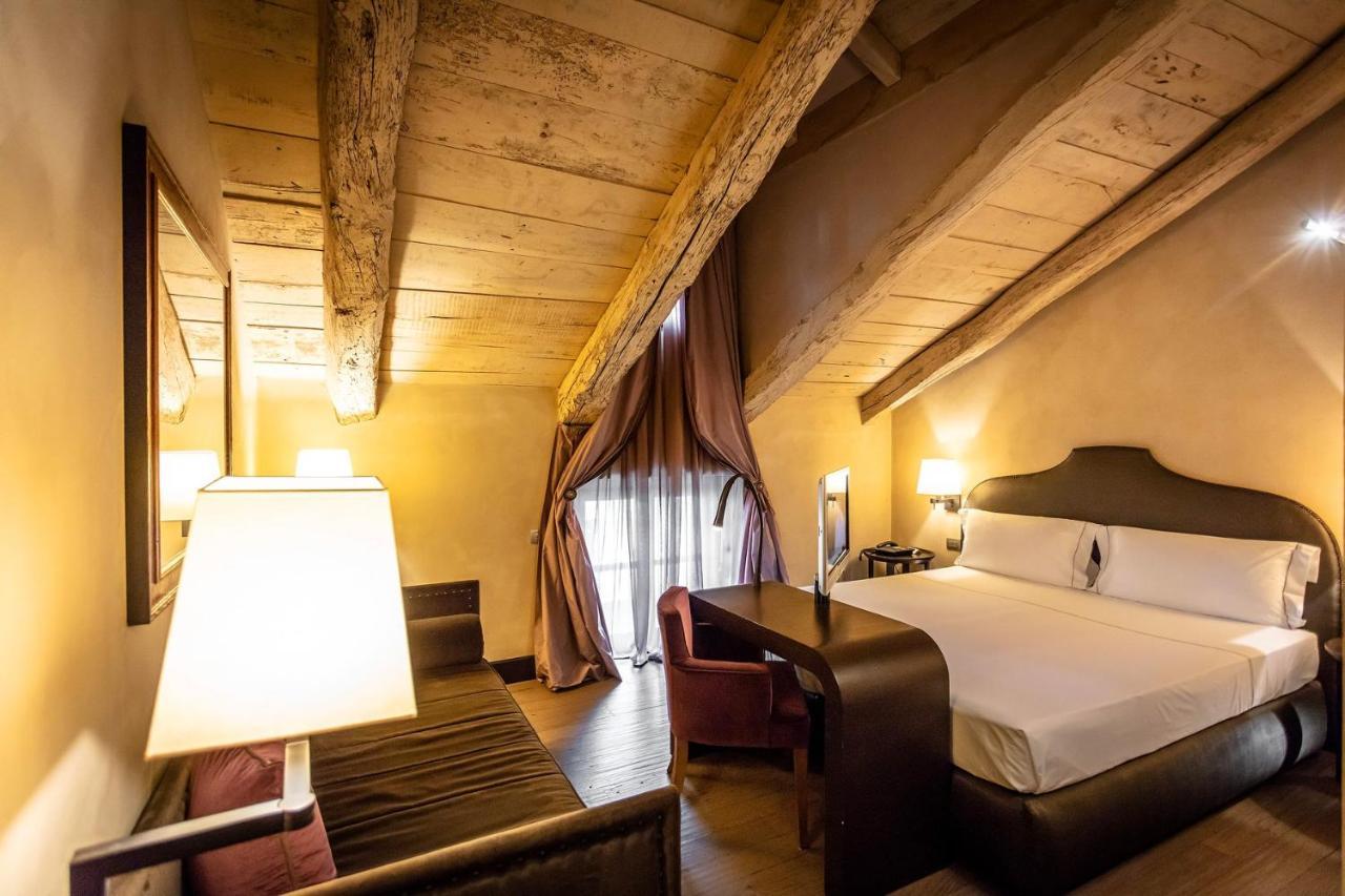 Hotel Palazzo Righini Fossano Esterno foto