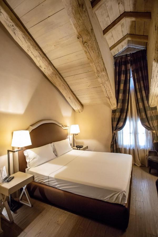 Hotel Palazzo Righini Fossano Esterno foto