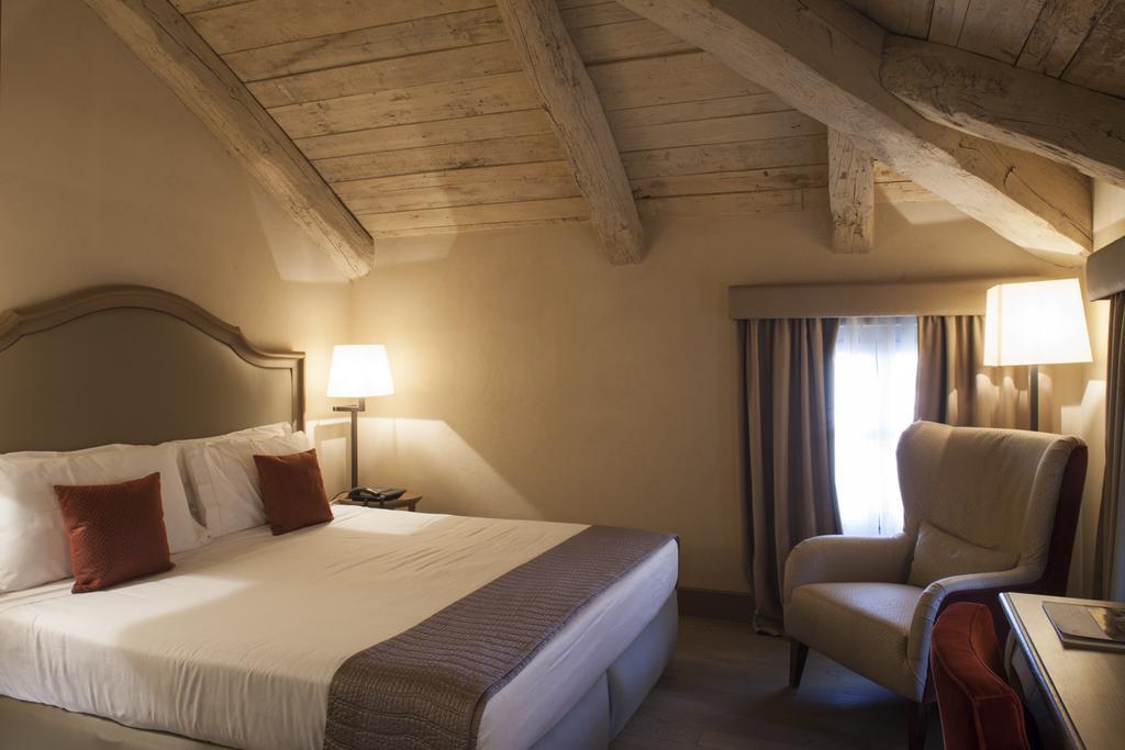 Hotel Palazzo Righini Fossano Esterno foto