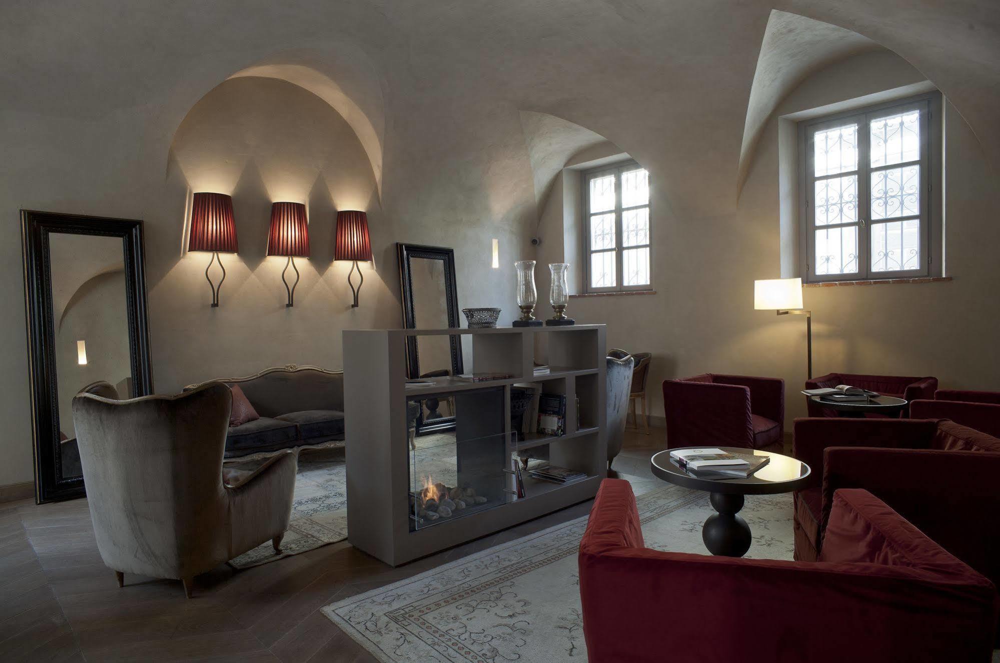 Hotel Palazzo Righini Fossano Esterno foto